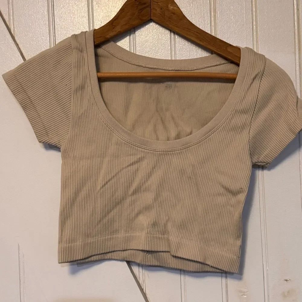 XS OFFLINE BY AERIE RIBBED SEAMLESS SIDEWALK CROP TOP T-SHIRT Tan